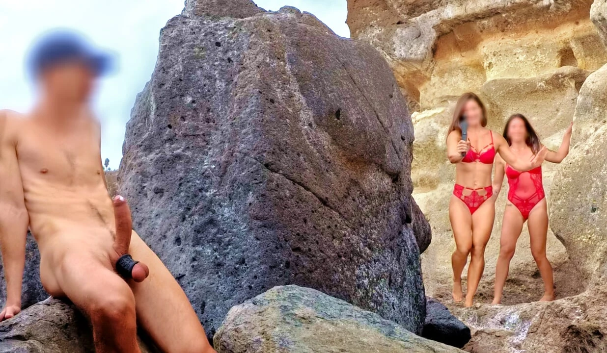 Esibizionismo in auto per due ragazze con corpo perfetto