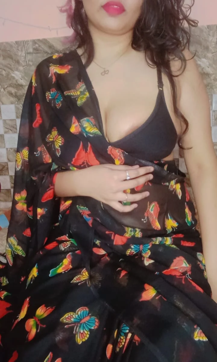 SexyDarloSiya Cam Model Profile