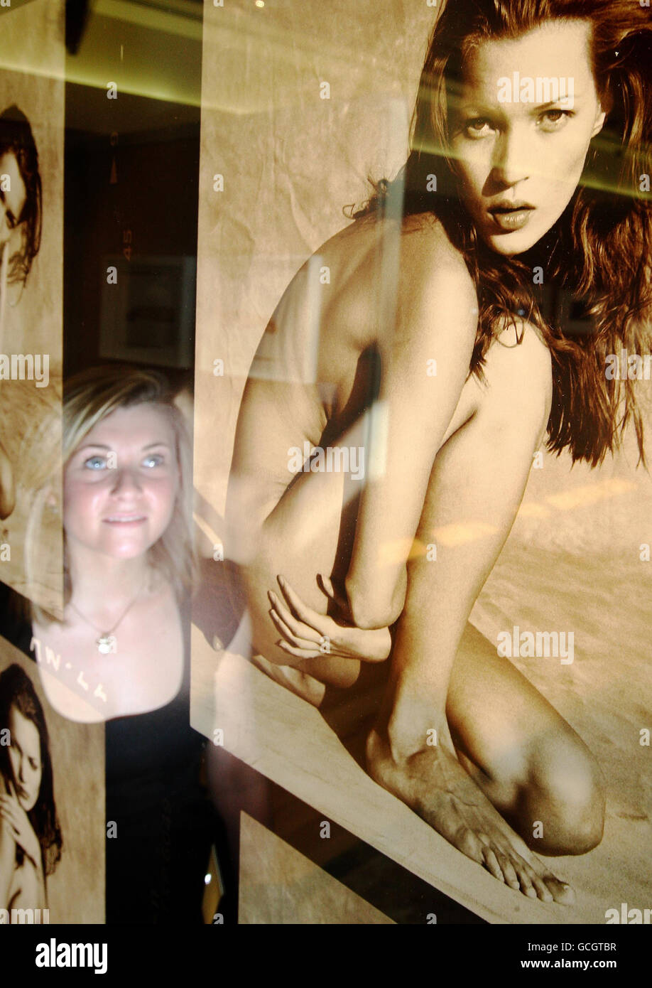 Christies employee antonia pitt views kate moss by albert watson hi-res stock photography and images