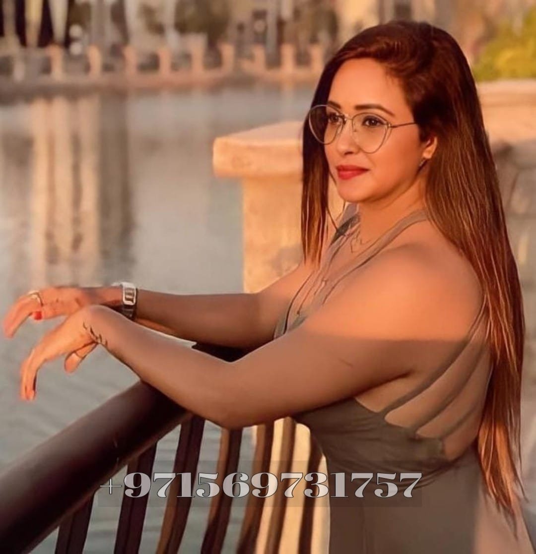 Busty Model Ashi Indian escort in Dubai