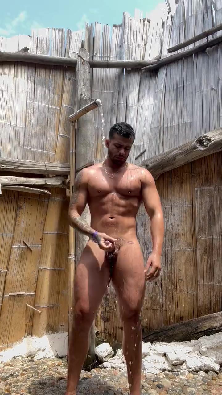 Naked: Colombian Muscle Jock Takes a shower