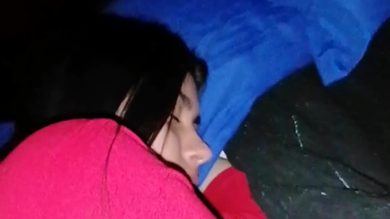ENTRO A LA HABITACION DE MI MEJOR AMIGA Y LA GRABO ANAL VAGINAL