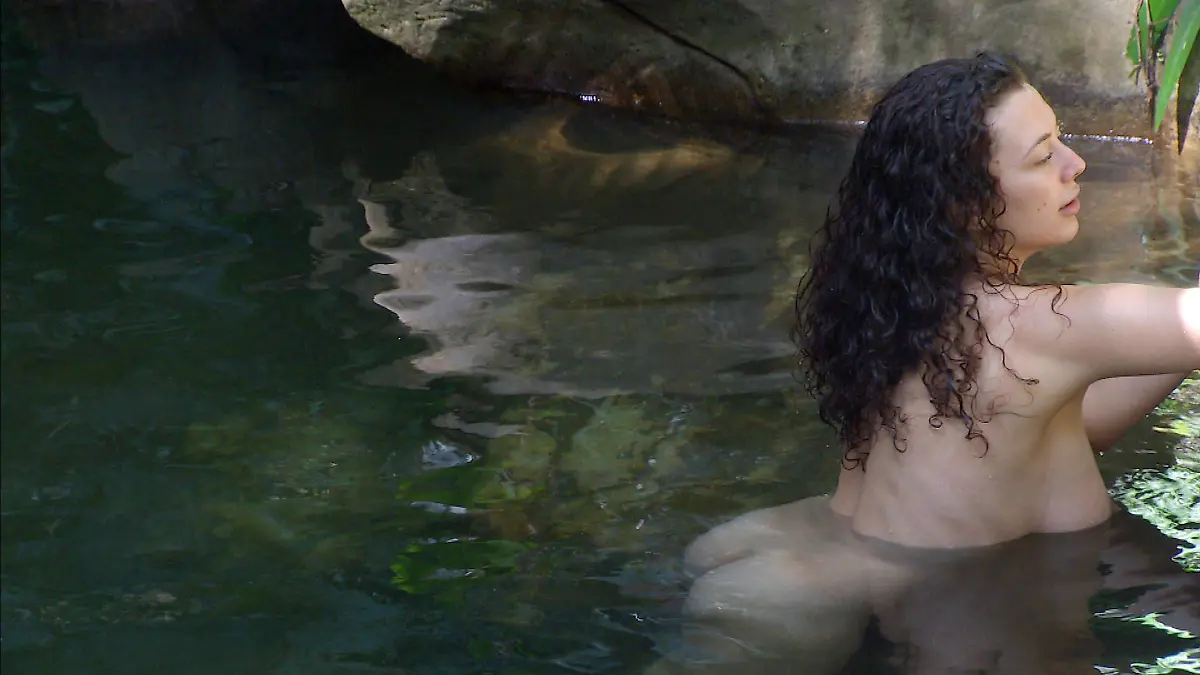 Dschungelcamp 2019: Sex-Expertin Leila Lowfire macht sich nackt