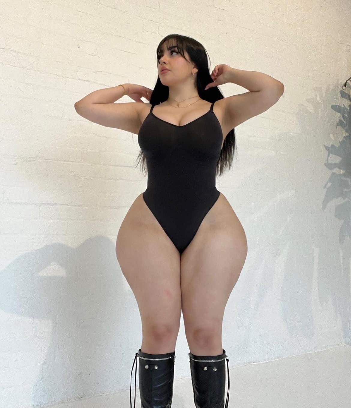 Amelia Curvy