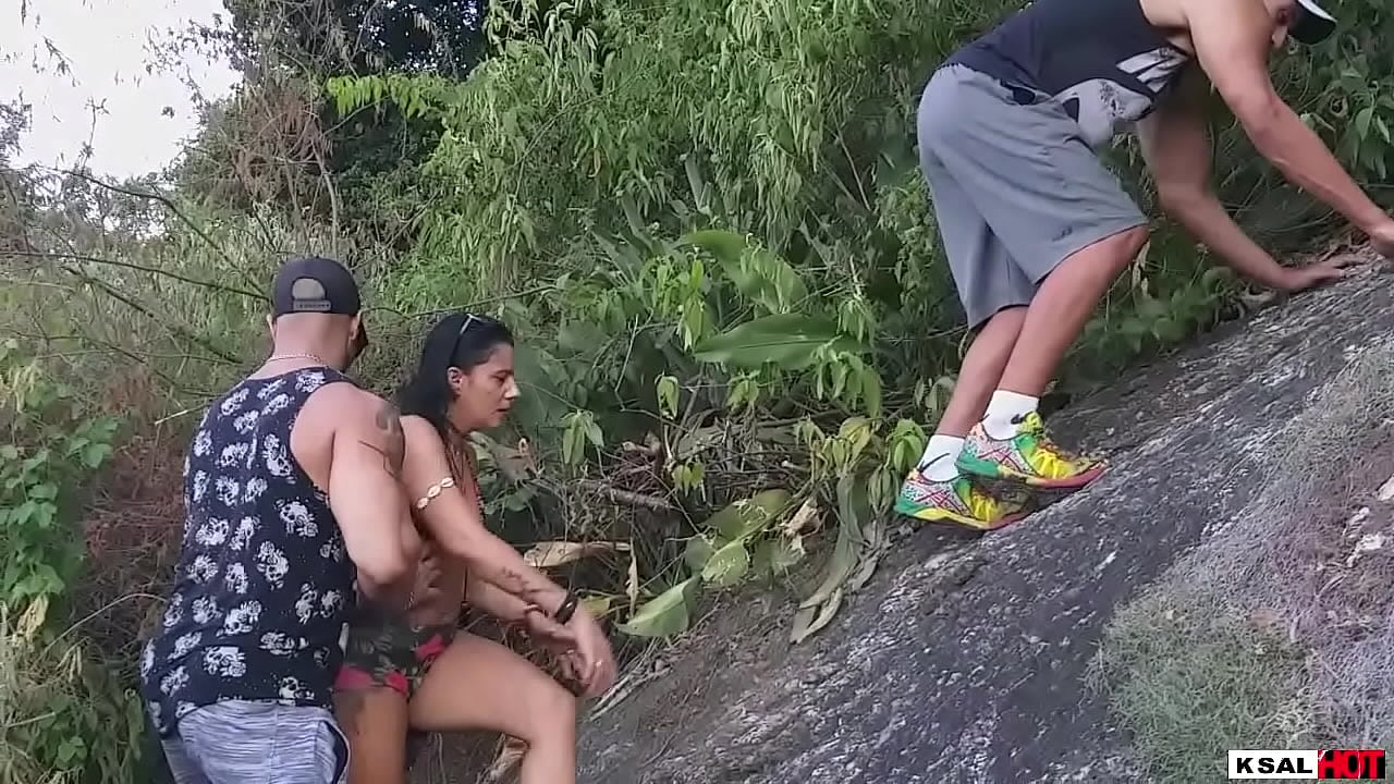 Ksal hot vive uma aventura nica com a equipe Hot e o amigo Pitbull porn subiram na Montanha mas alto do rio para fuder e fazer aquela sacanagem gostosa e com muita
