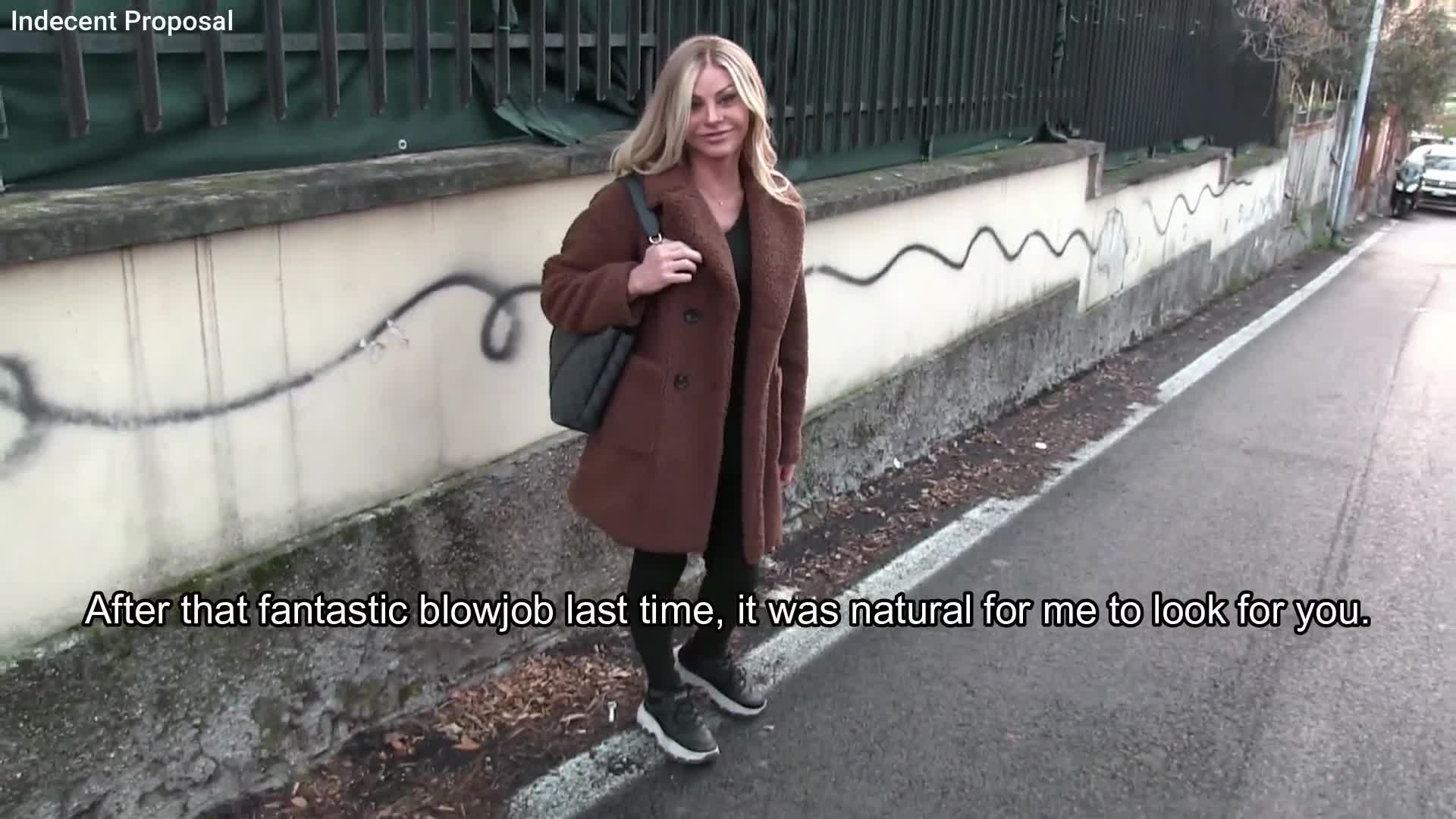 Blonde MILF bedriegt haar man voor 1000