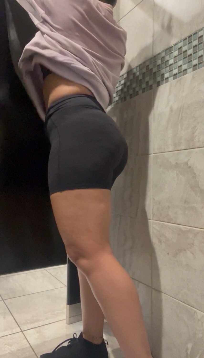 Thick ebony on dressing room hidden camera