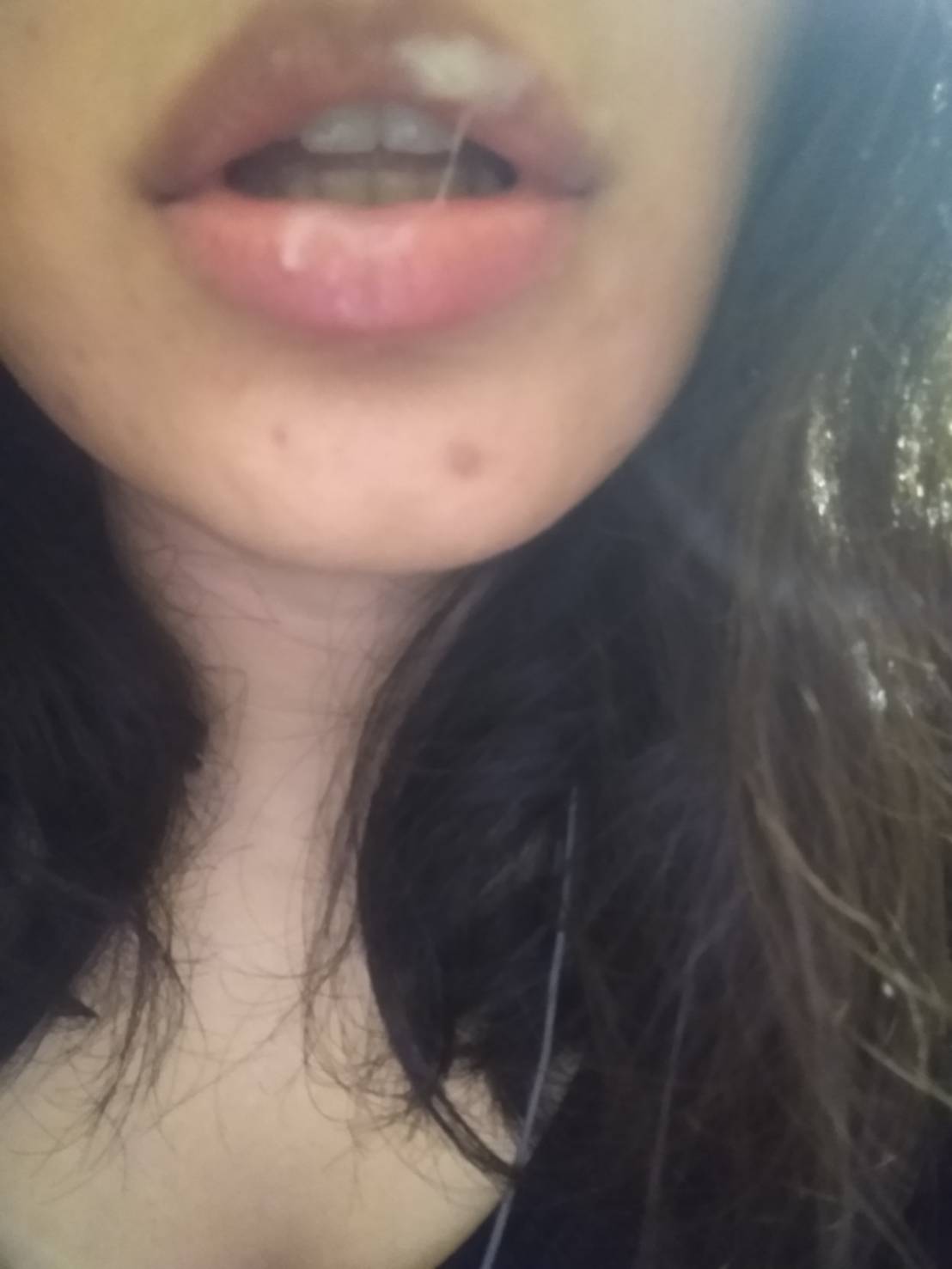 This is cream from my pussy that I smeared all over my lips and face. If you like it I have videos too! Porno Foto