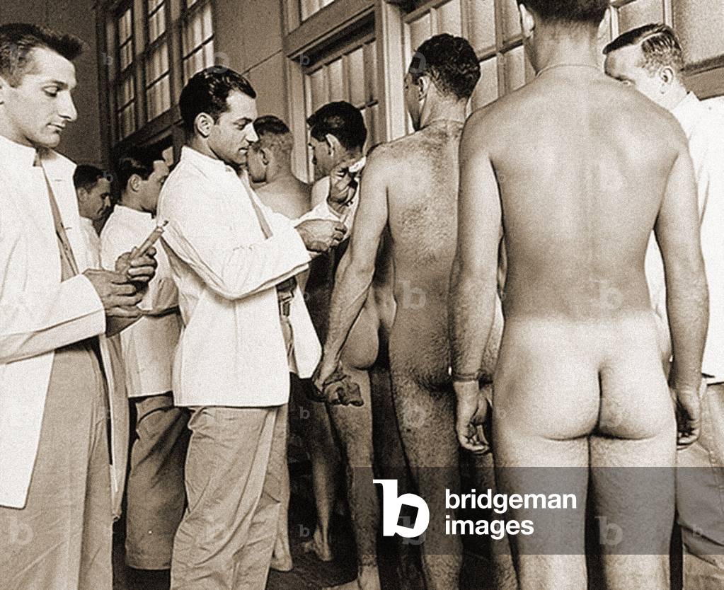Image of US Army recruits receiving injections c.1942 photo