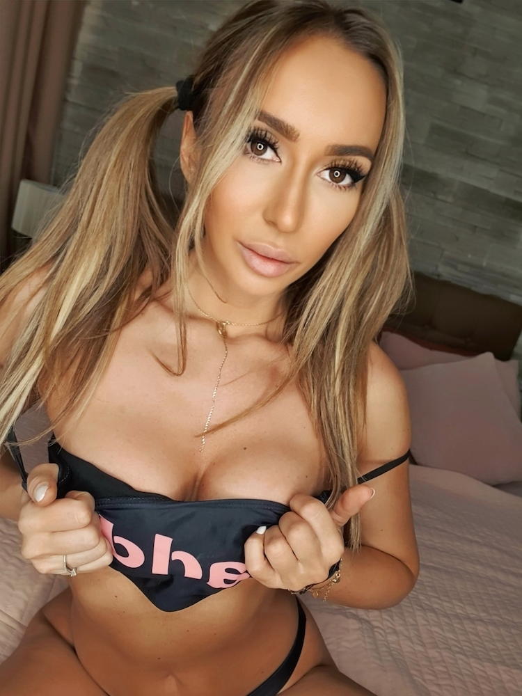 Chikywoo Live Sex Cams Webcam Shows