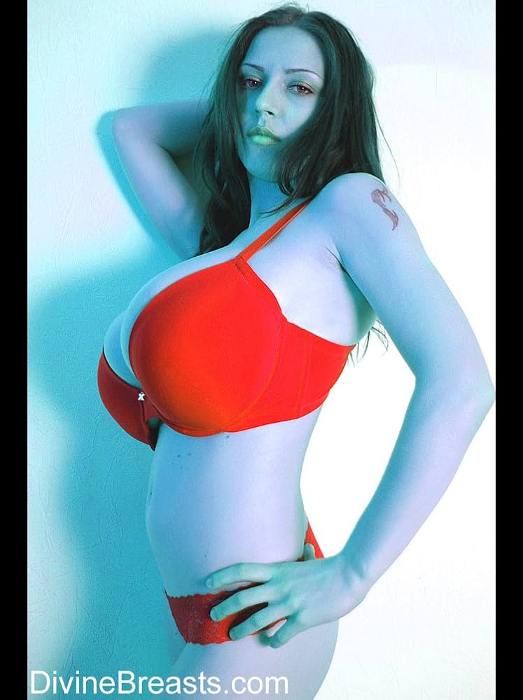 Busty Anya Huge Boobs Supermodel of English Edition eBook : Divine : Amazon.nl: Kindle Store