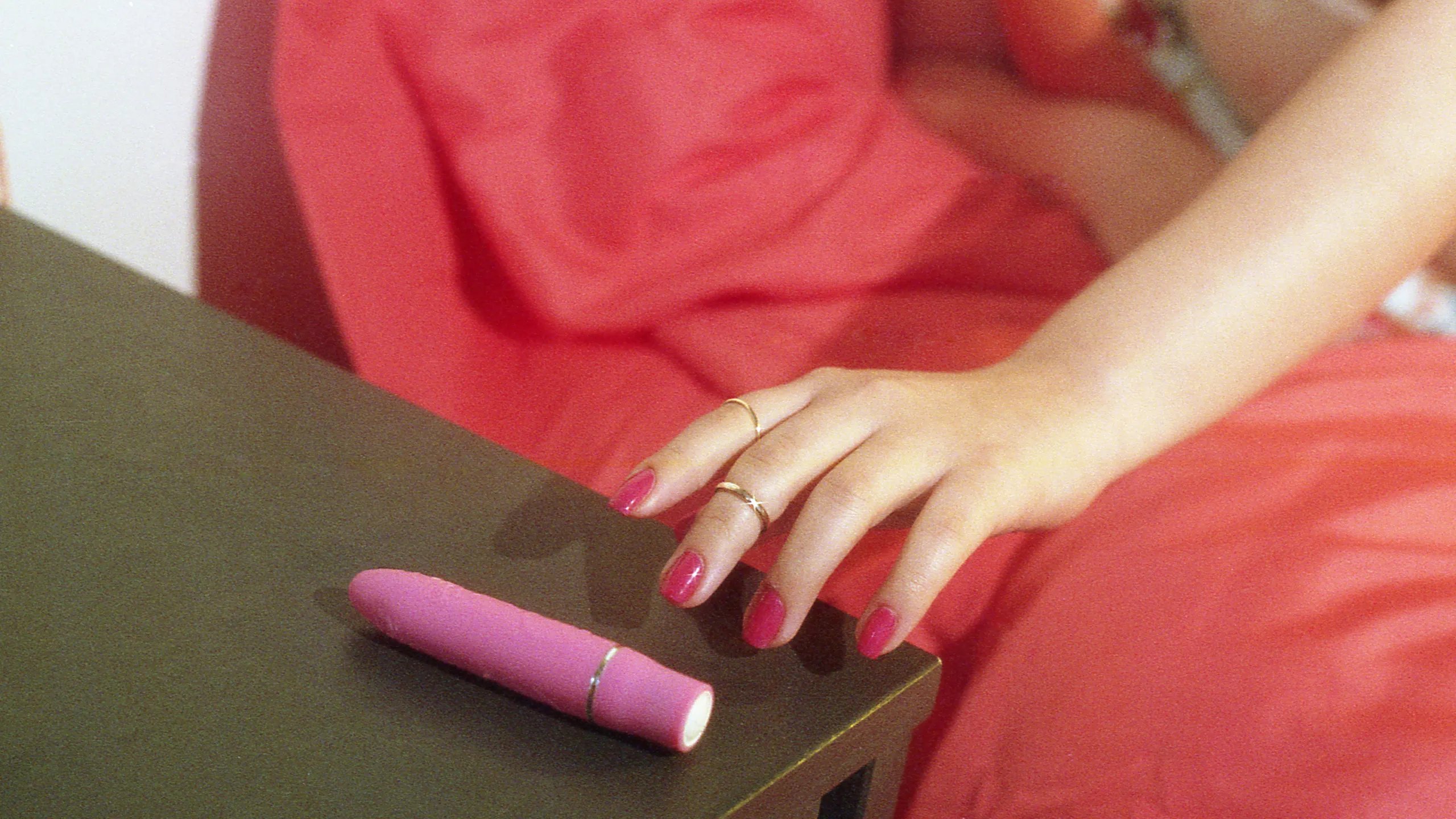 How to Use a Vibrator According to a Sex-Toy Expert 2025