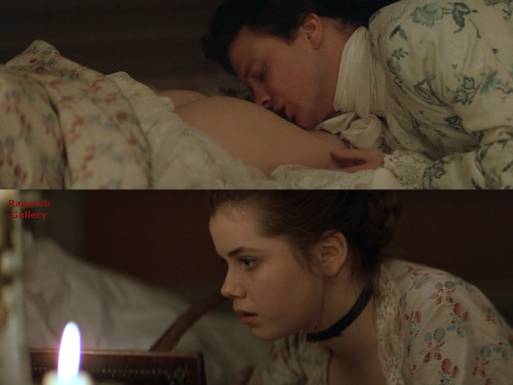 Fairuza Balk and Annette Bening nudity