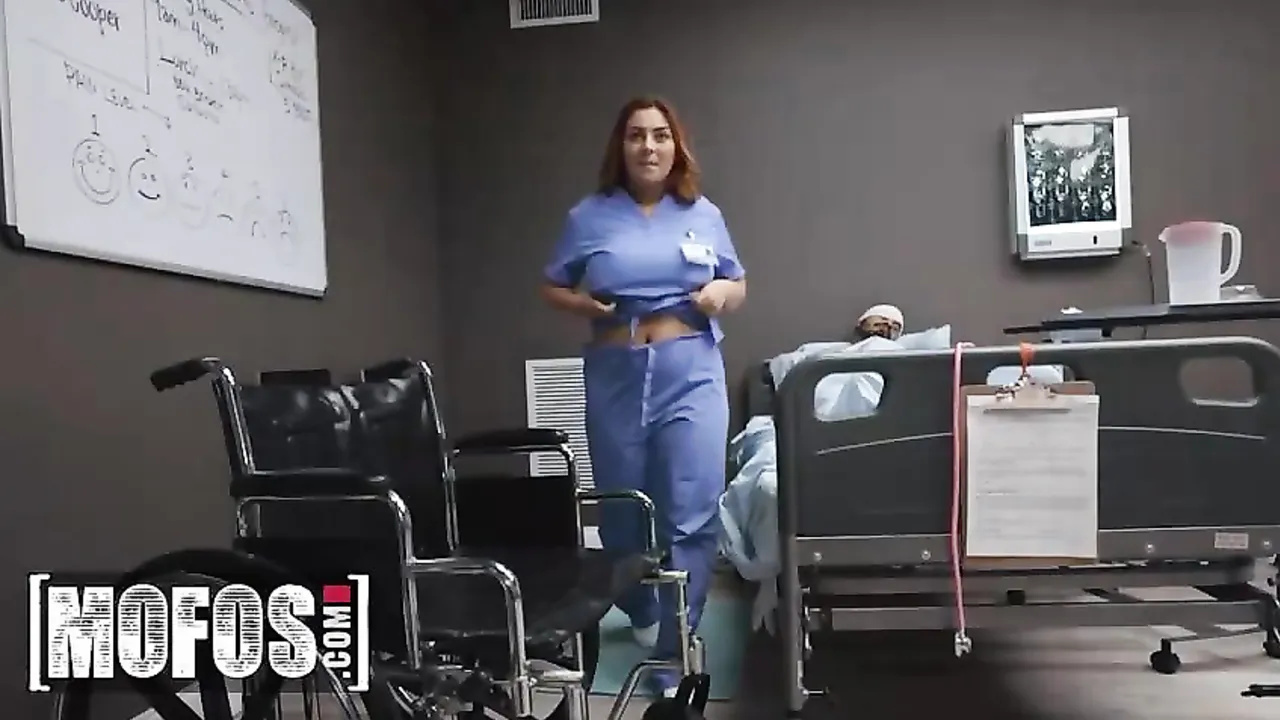 O médico do turno da noite tem relaçes sexuais com uma d...