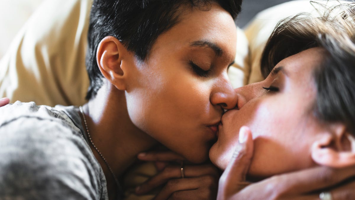 30 Best Lesbian Sex Positions From Queer Sex Therapists