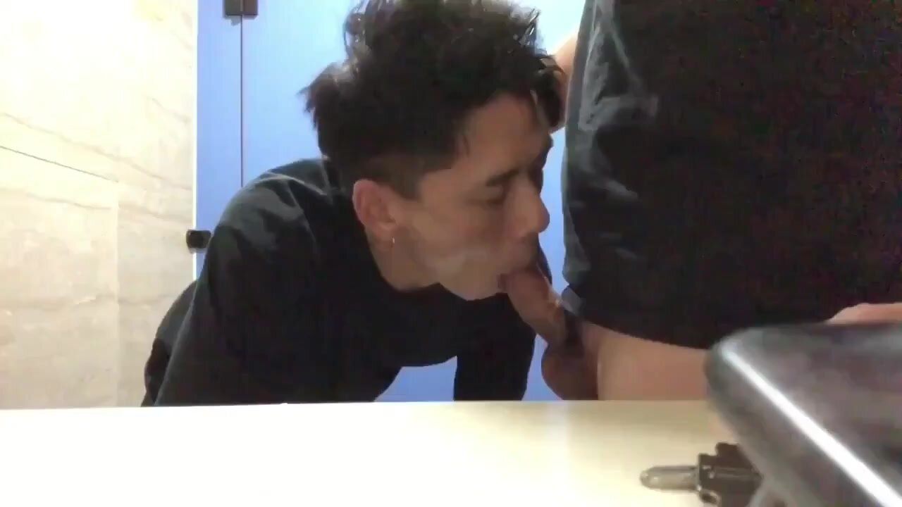 Sg toilet blowjob