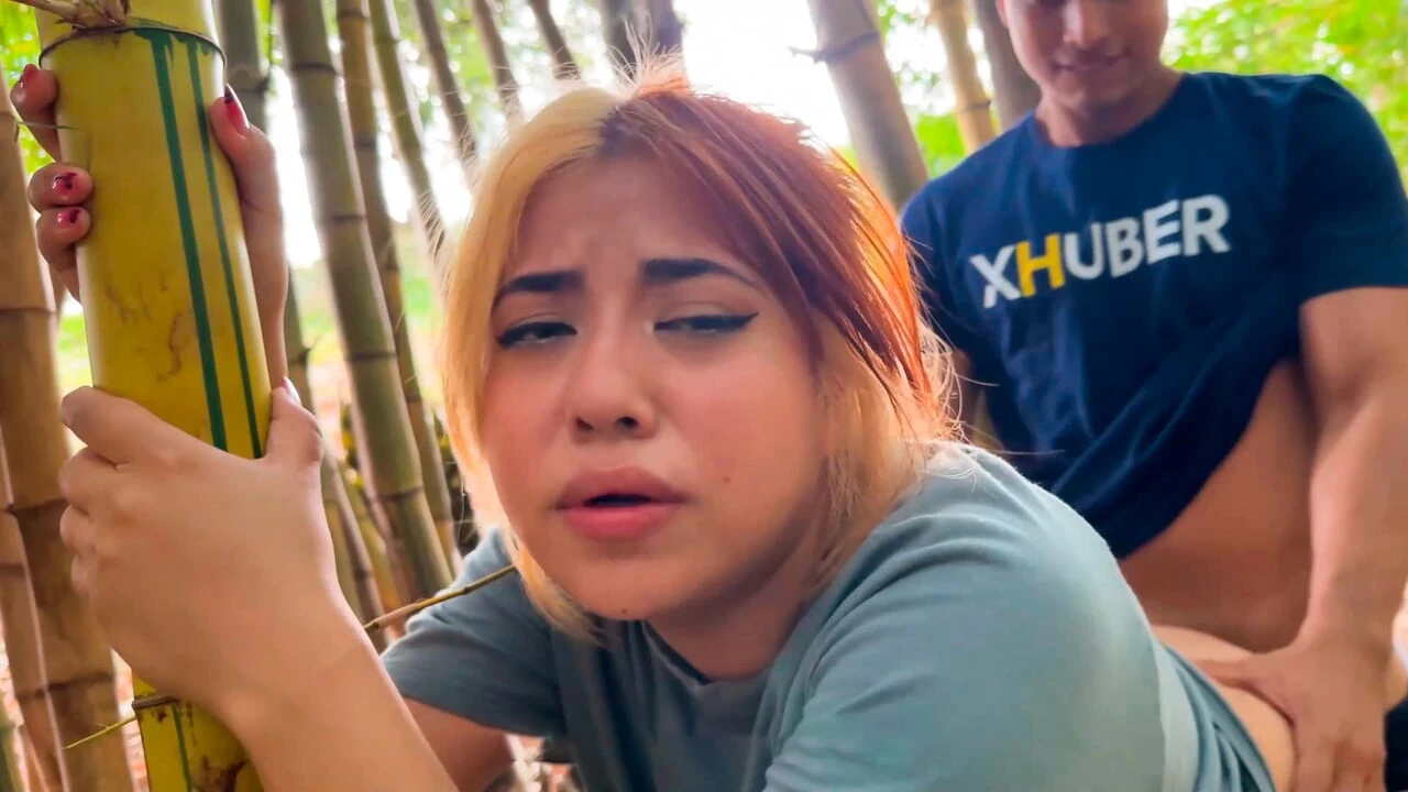 Stranger Offers Celeste Alba to Fuck in Outdoor Park: Amateur Amateur Porn