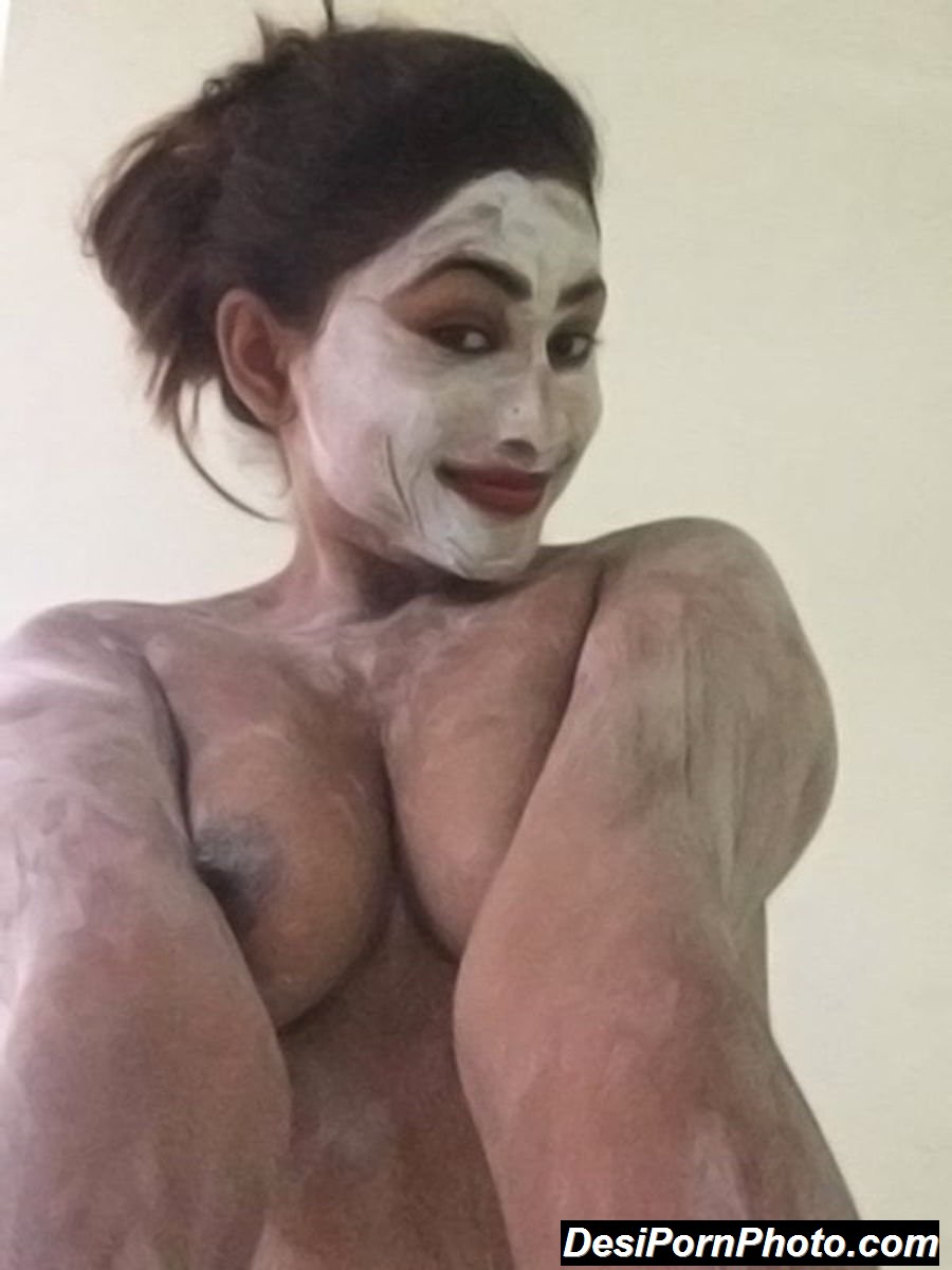 Hot Indian mom kashmira ki Nude Pics -