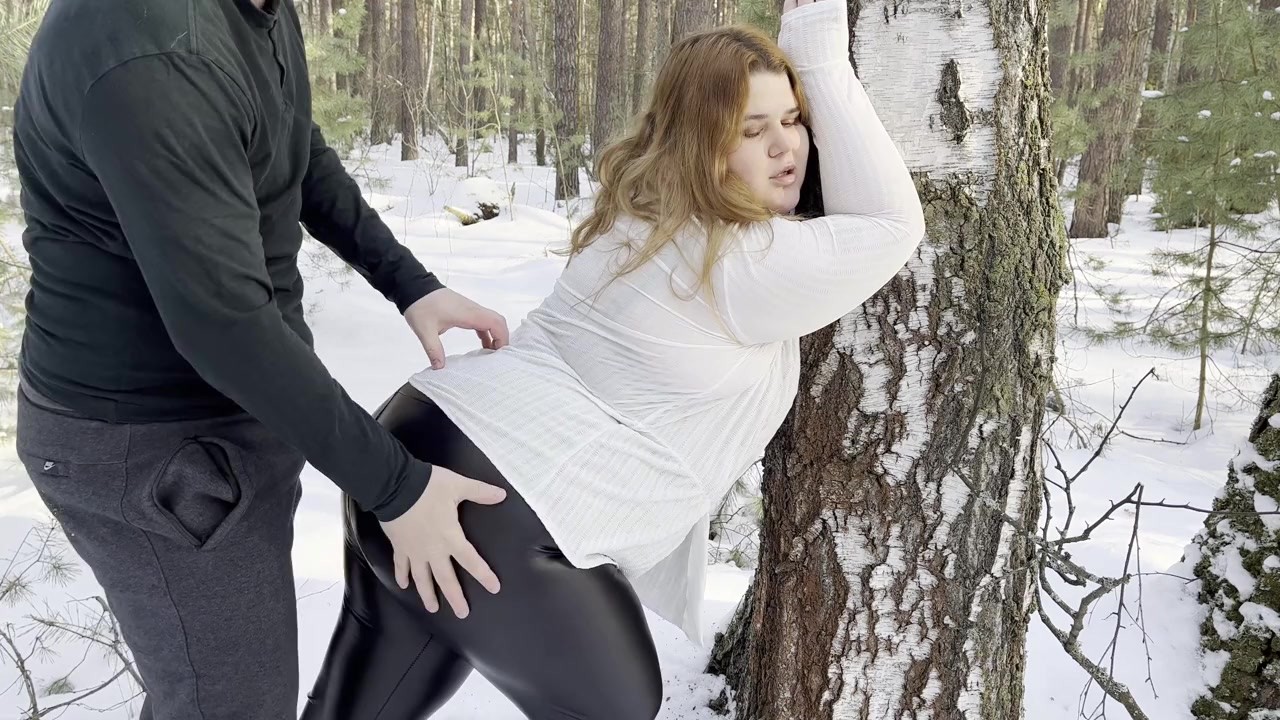 Gescheurde leren leggings op een enorme BBW kont en neuken met een enorme cumshot