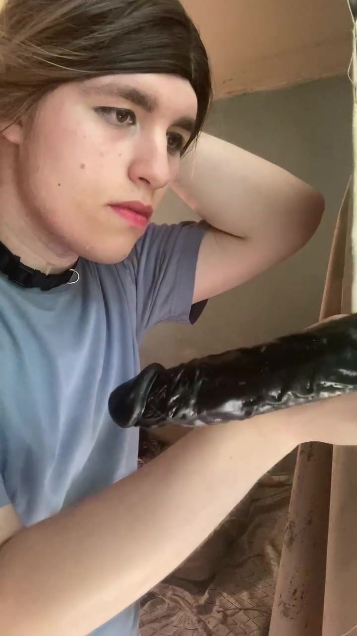 Sissy sucks bbc dildo