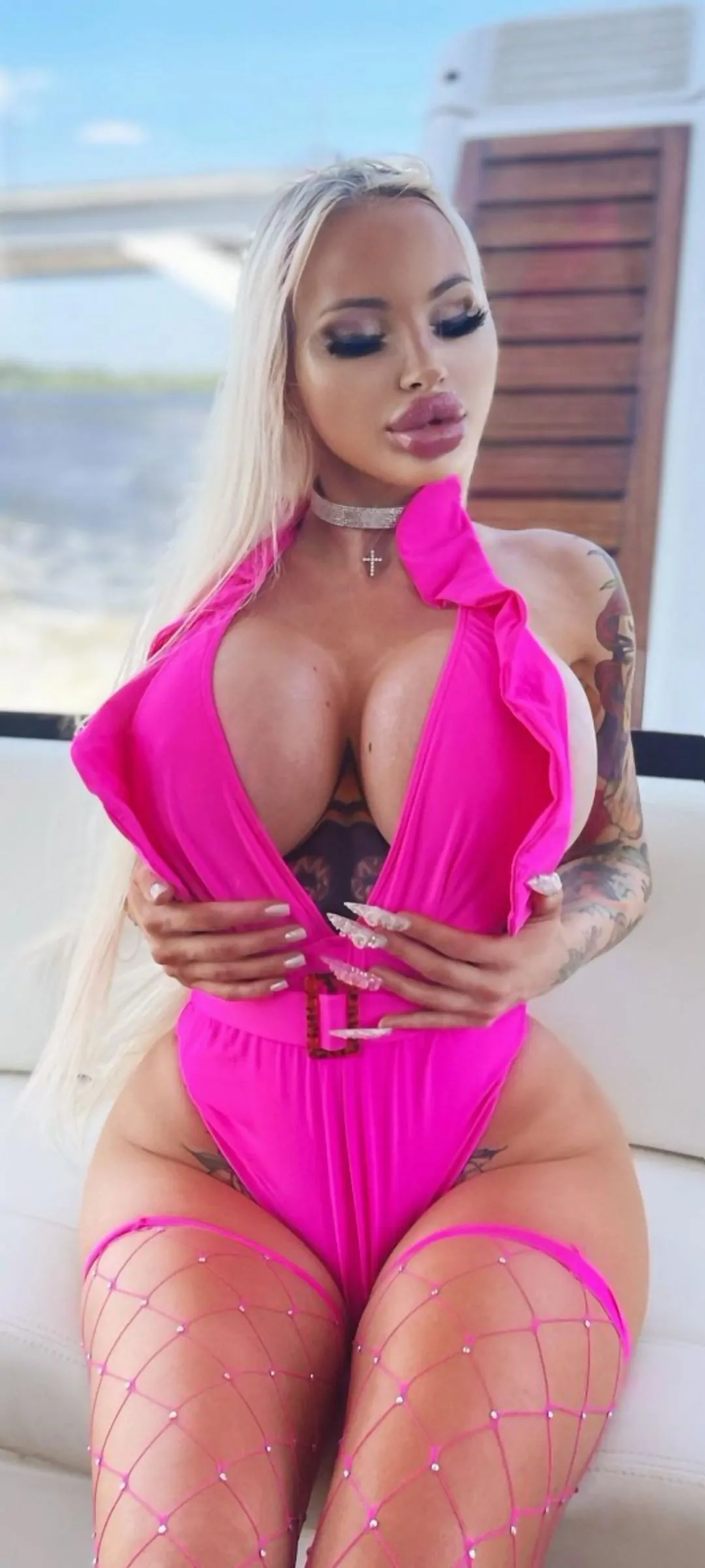 Fuckable Big Tit Bimbo Fuckdoll