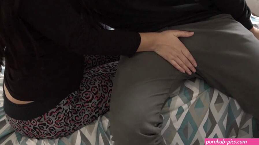 I invite her to fuck my best friends GIRLFRIEND