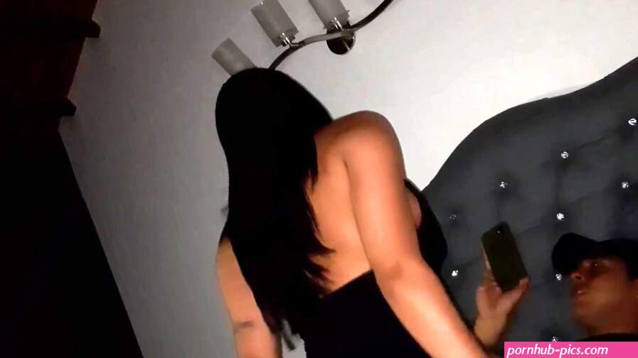 I invite my best friend to have sex