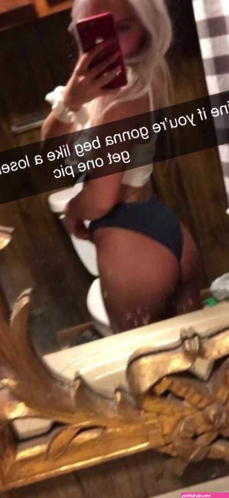 Cheating girlfriend sends nudes to her ex boyfriend on snapchat...