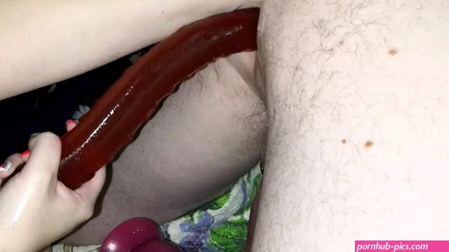 Femdom. Fisting anal duplo. Dildo e mo na bunda ao mesmo tempo. Plug anal enorme