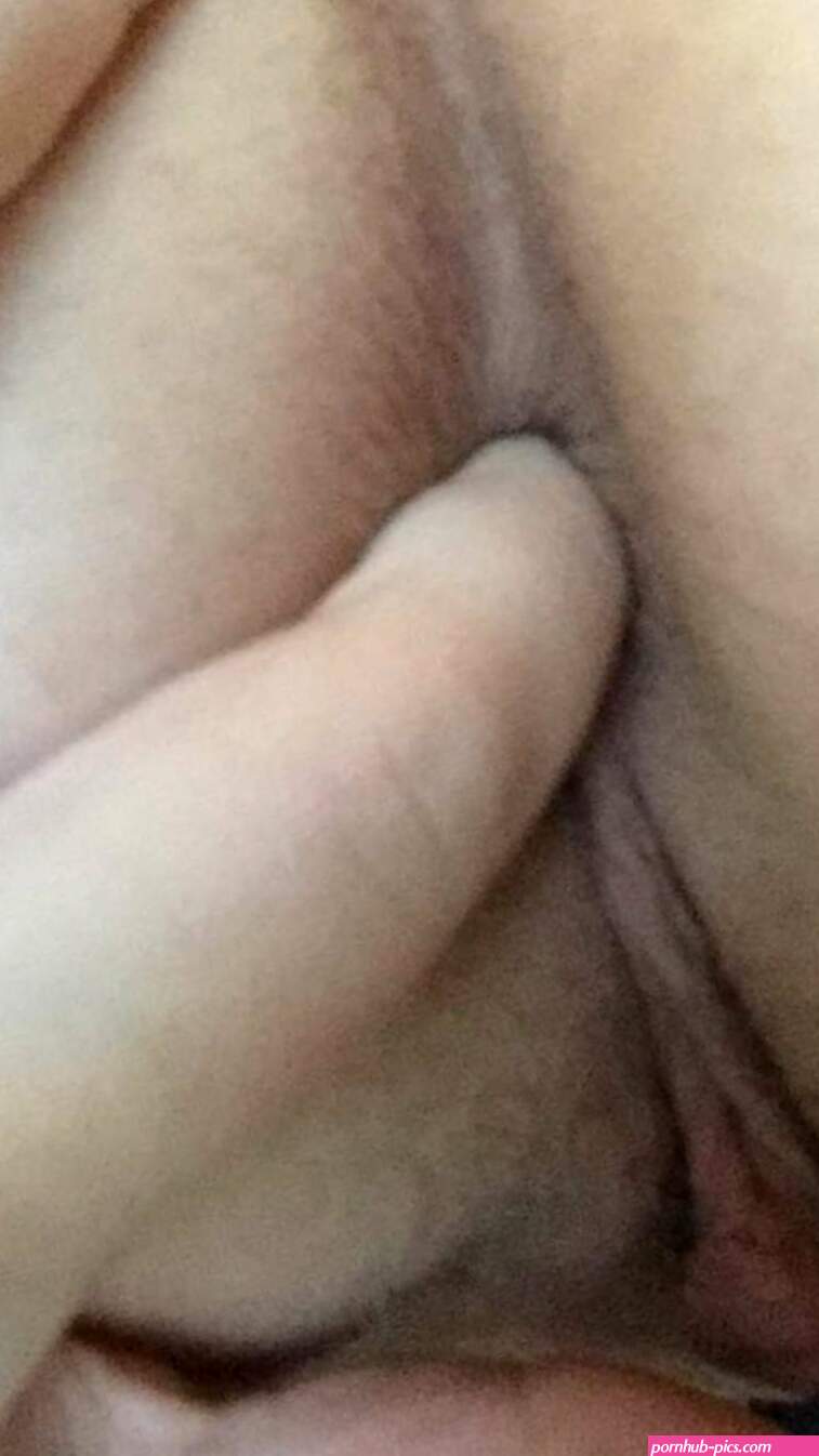 Finger in butt Porn Pic