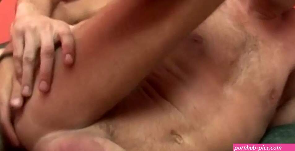 Dois caras com teso fazem sexo oral e anal ertico com gozada pesada