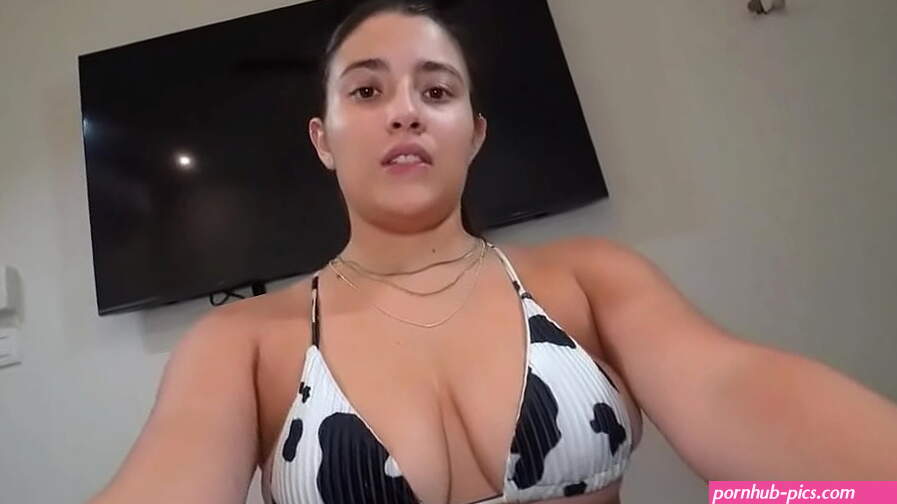Latina with big tits like to suck a black cock