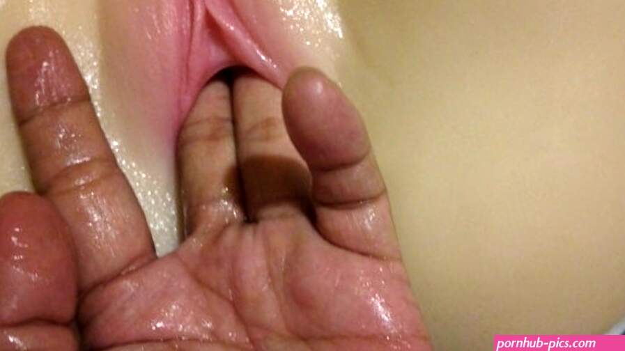 Croot di dalam memek pink mulus Tantaly Sex Toys
