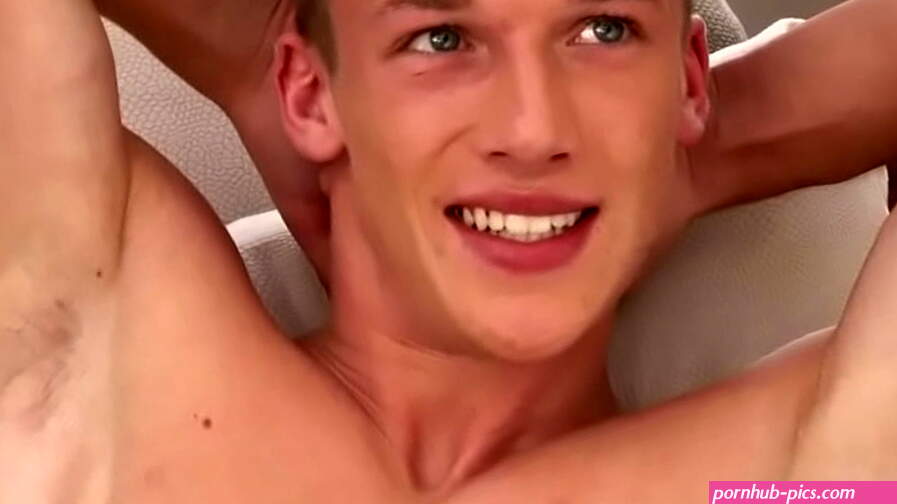 FUCKING HOT GUY JACKING OFF