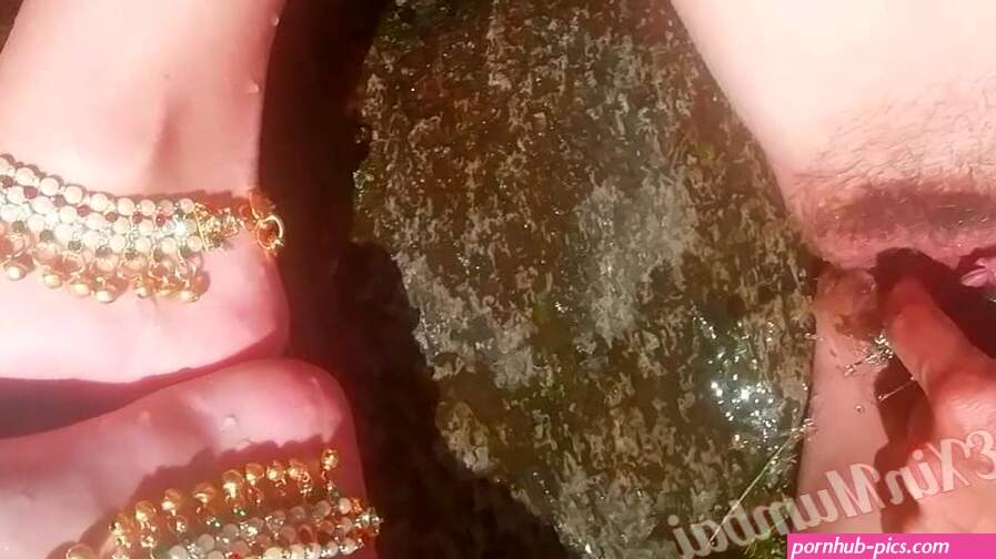 Horny young Randi showing Risky public Squirt in Indian Village