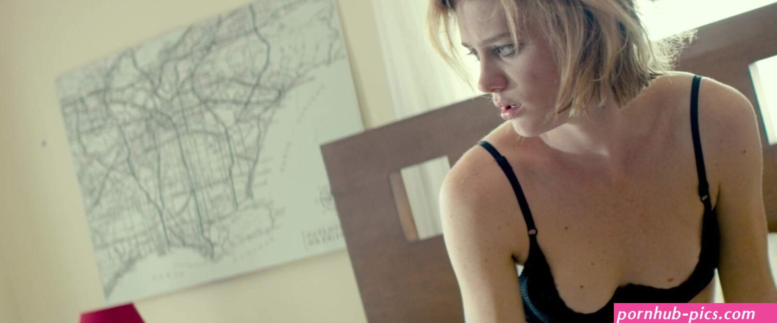 Naked Mackenzie Davis in Izzy Gets the Fuck Across Town ANCENSORED