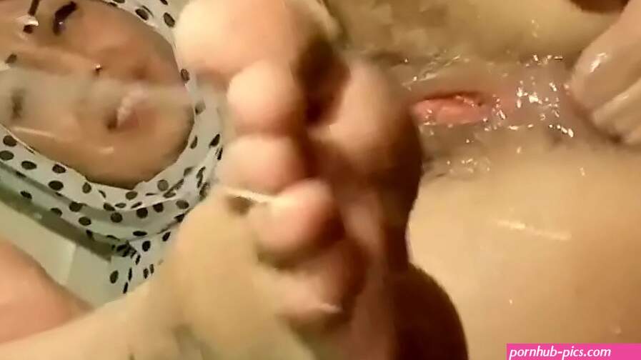 Slutty Muslim Babe Masturbating Wet Online