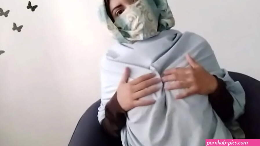 Real Arab In Hijab Mom Praying And Then Masturbating Her Muslim Pussy While Husband Away To Squirting Orgasm