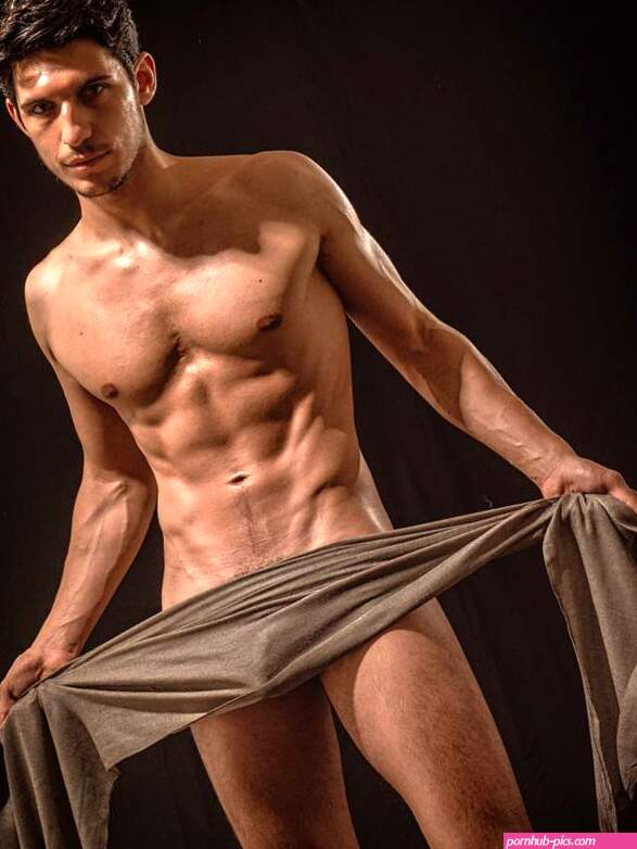 Male nude with scarf. A naked man unwilling to hide. Photography by Stefano Mercurius