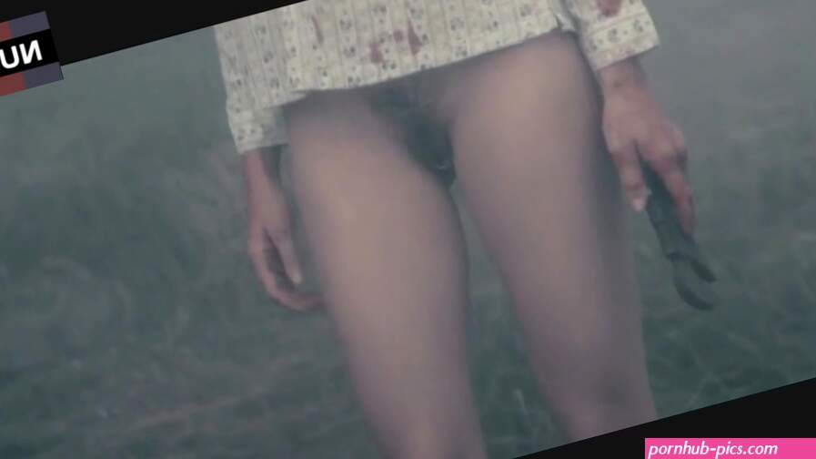 Charlotte Gainsbourg Shows Ass and Pussy
