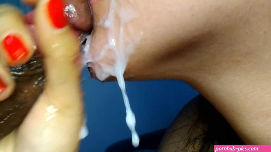 Close up blowjob from a curvy latina cumshot facial