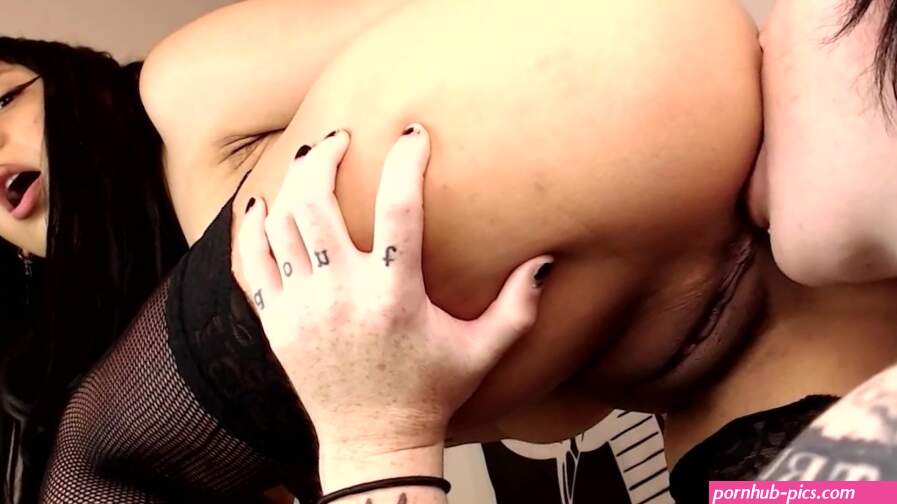 HOT AMATEUR LESBIAN ASS EATING