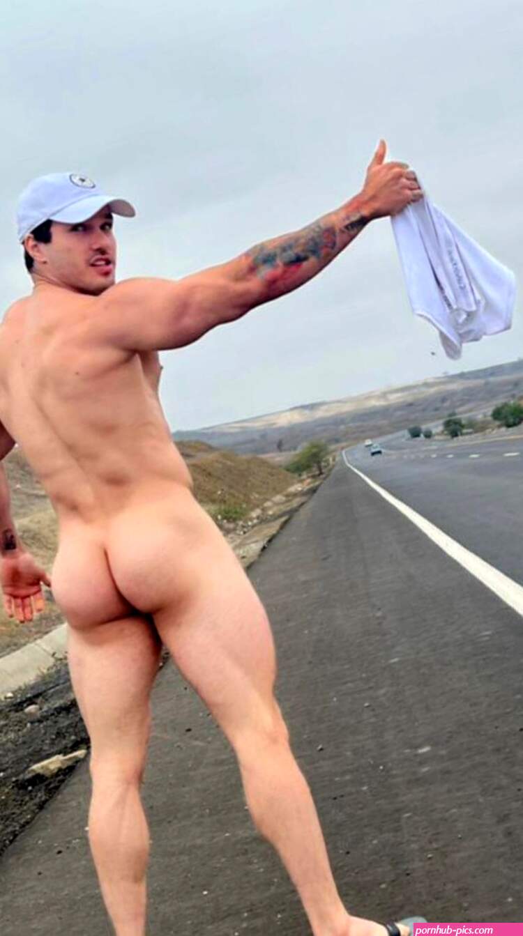 aussie-ladz-naked-hitch-hiking