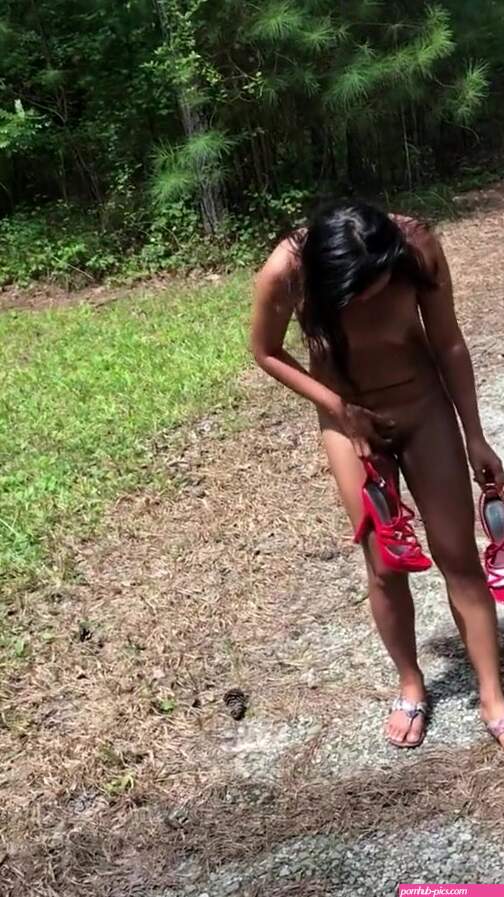 Very best pee: Pinay standing outside piss