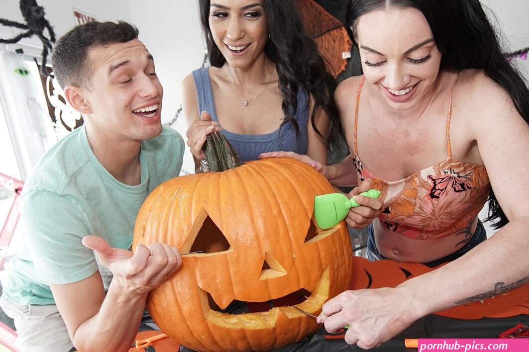 Hot Tia Cyrus having hardcore halloween fucking