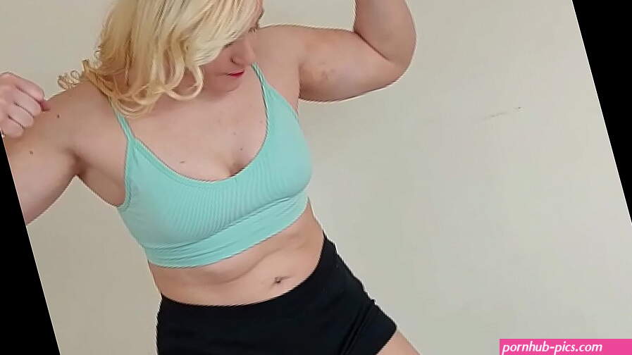 Sexy muscle girl