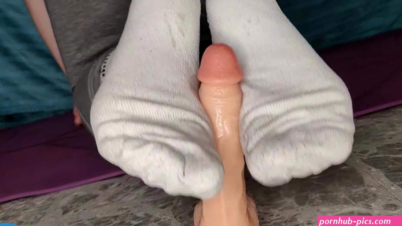 White puma sockjob on dildo