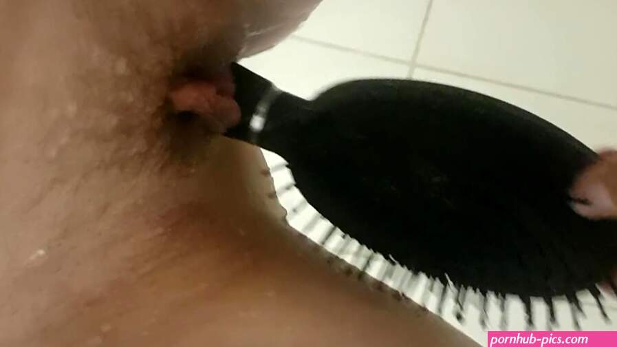 fucks tight wet pussy with brush at family home while rents r still up