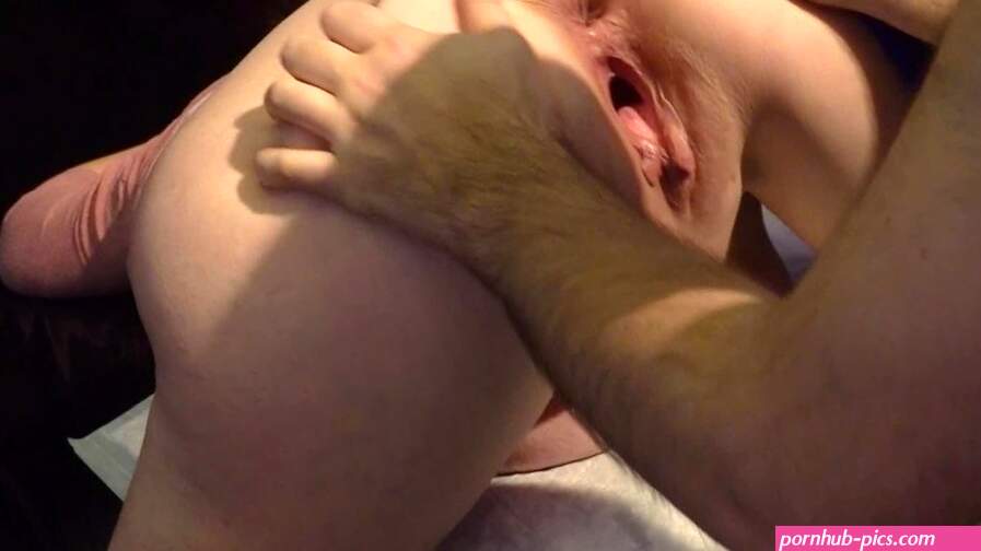 Fist fucking for her hot ass