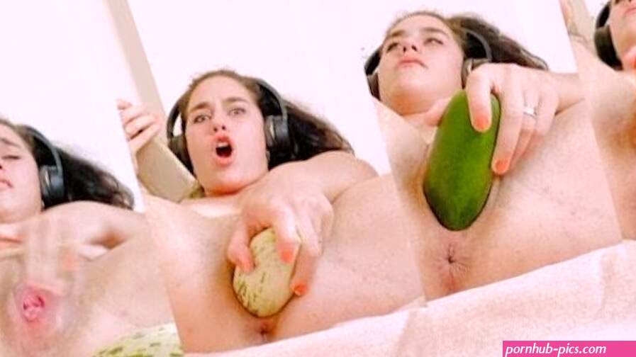 fruit salad in my destroyed pussy 3 giant fruits!!! and a great orgasm!!!